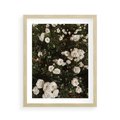 Plakat w ramie 40x50 - Czyste Piękno - białe kwiaty, białe róże - rama drewno