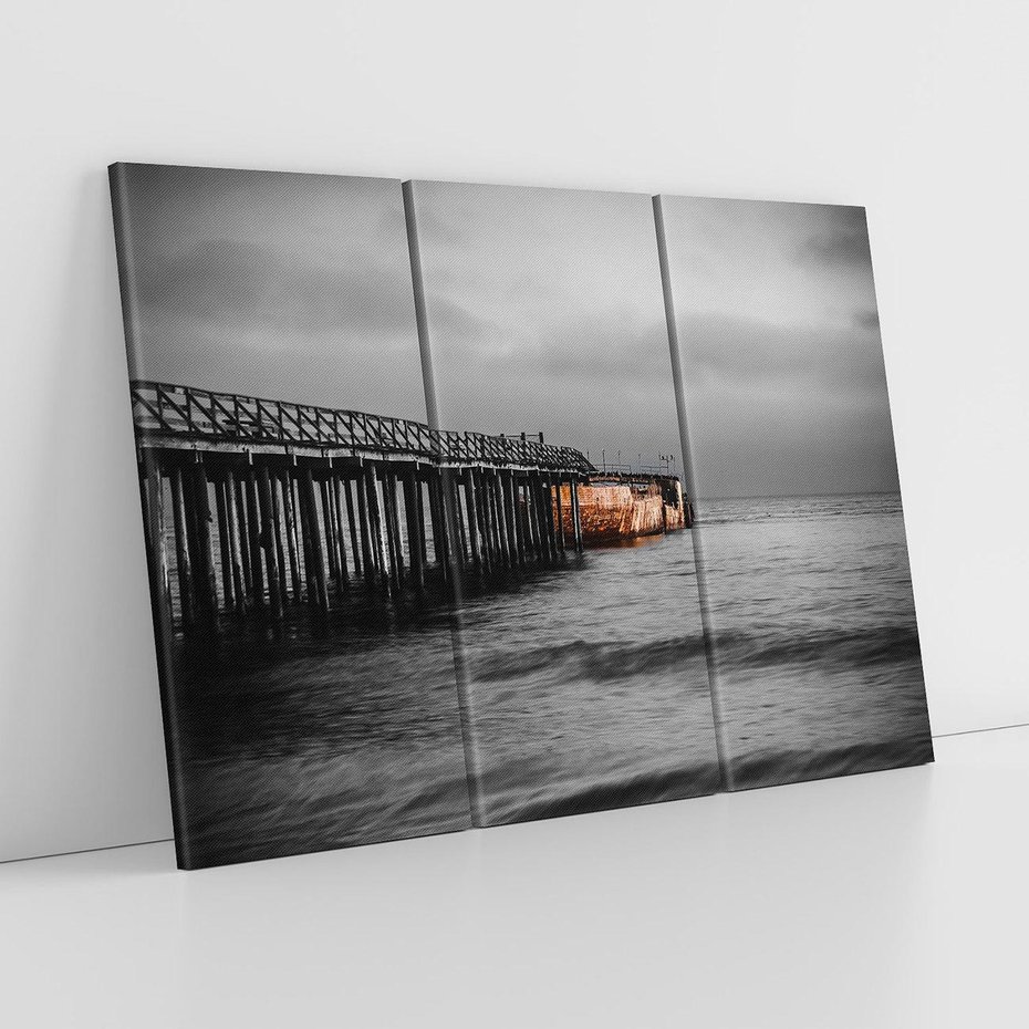 Obraz na płótnie 120x80 - Molo i wrak statku na plaży - molo, wrak