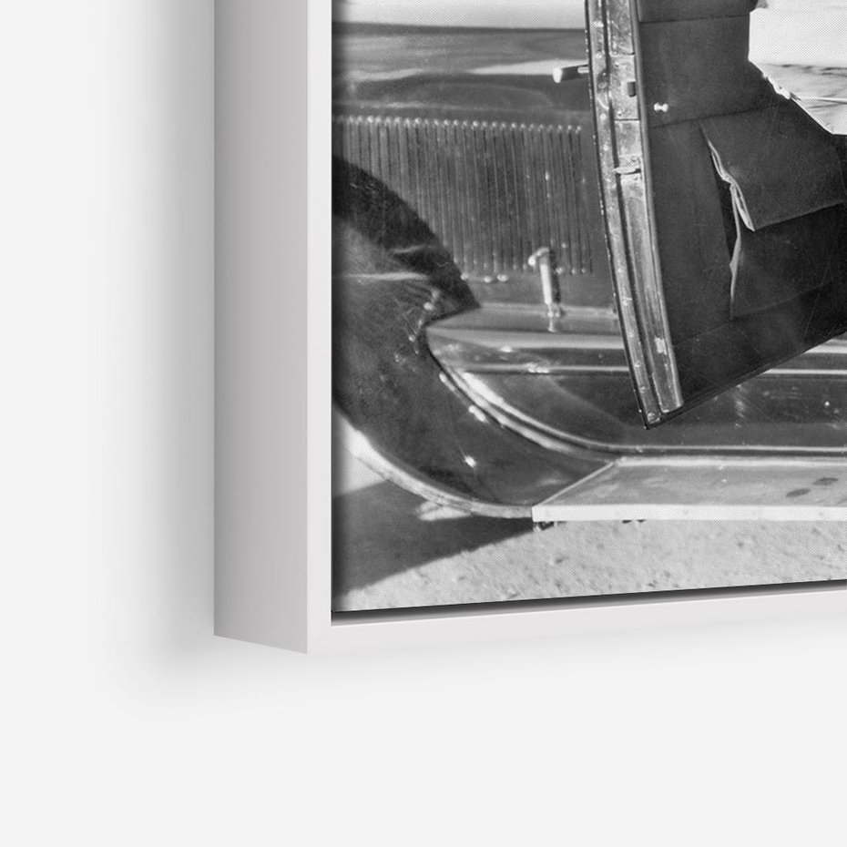 Obraz w ramie 70x50 - Nostalgiczna Podróż - fotografia vintage, lata 30 - rama biała