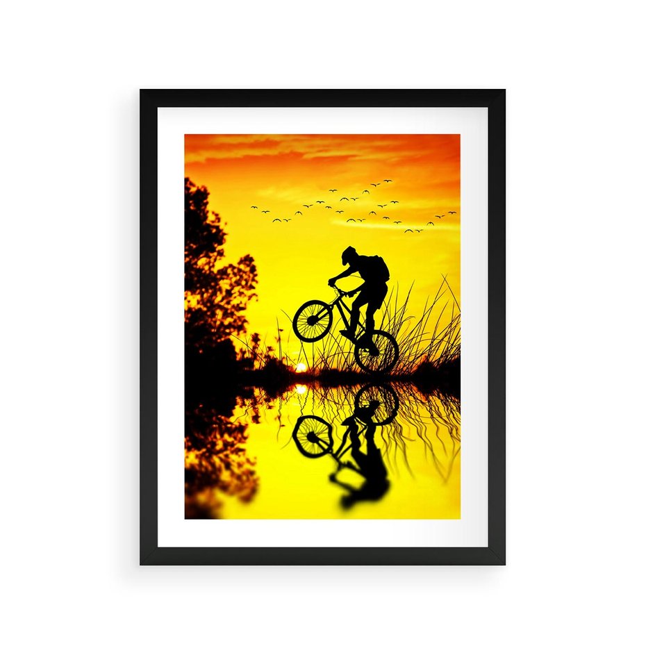 Plakat w ramie 30x40 - Rower przy zachodzie słońca - rower, zachód - rama czarna
