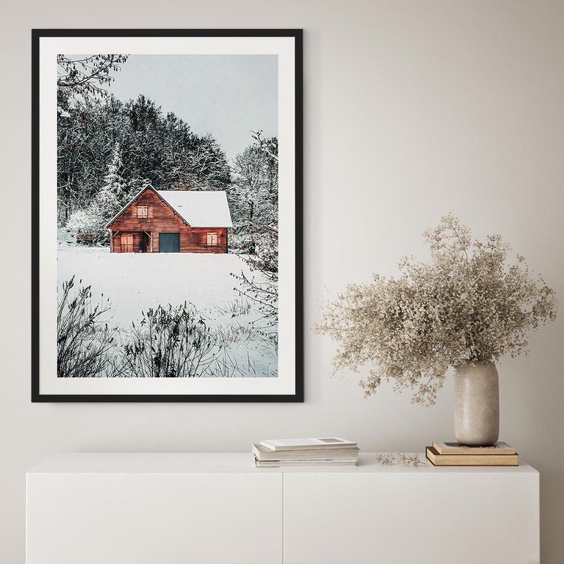 Plakat w ramie 50x70 - Domek w Górach Pokryty Śniegiem - domek w górach, śnieg - rama czarna