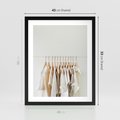 Plakat w ramie 40x50 - Elegancja Prostoty - ubrania, modowa fotografia - rama czarna