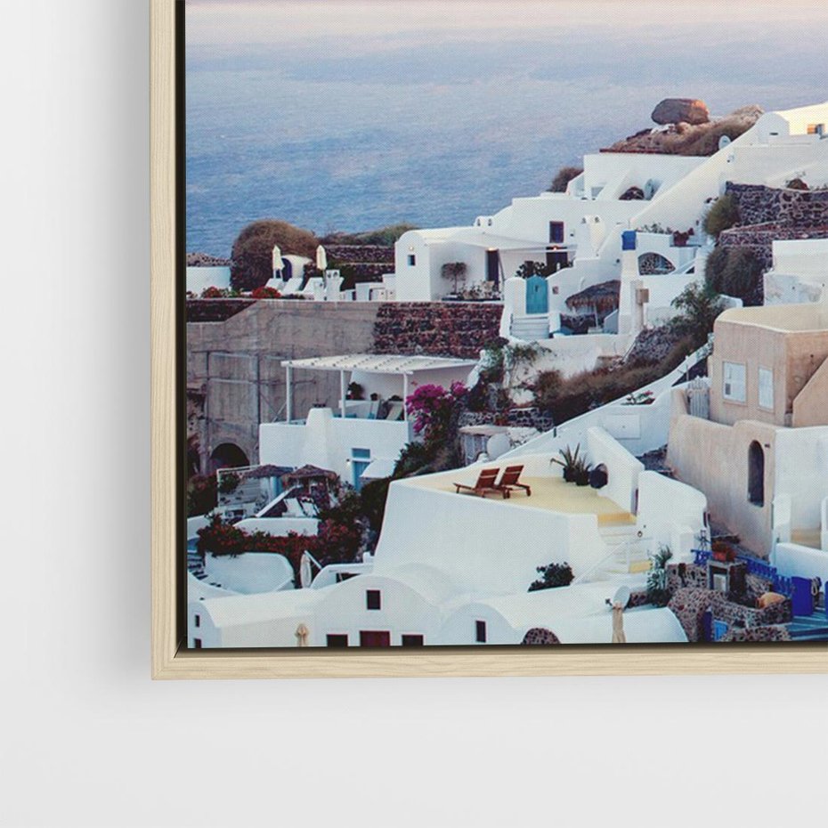 Obraz w ramie 120x80 - Biel ponad Błękitem - Santorini, białe budynki - rama drewno