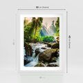 Plakat w ramie 30x40 - Idylliczny strumyk w urokliwym lesie - strumyk, las - rama biała