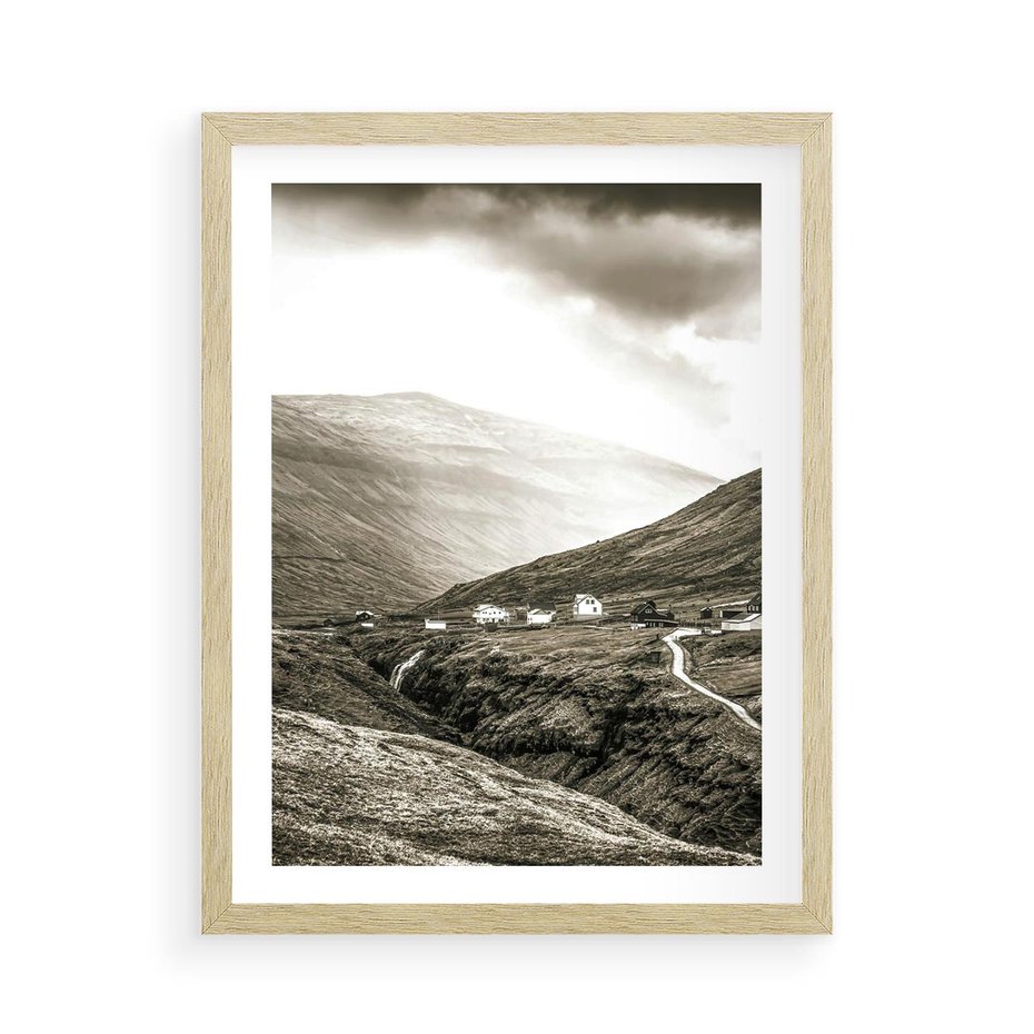 Plakat w ramie 50x70 - Domki w Górach - czarno biała fotografia, górski pejzaż - rama drewno