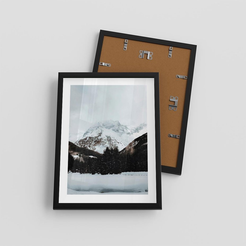 Plakat w ramie 30x40 - W Cieniu Śnieżnych Szczytów - górski krajobraz, zima - rama czarna