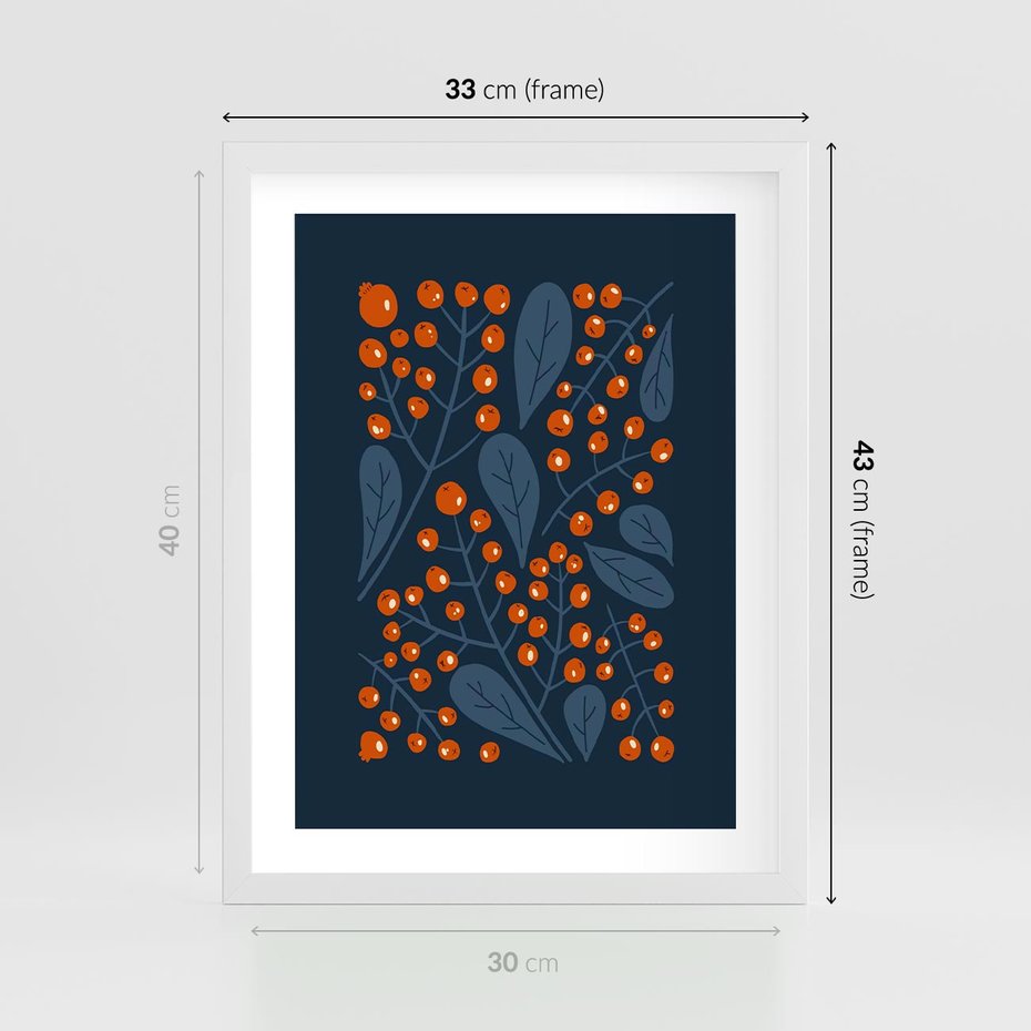 Plakat w ramie 30x40 - Symfonia liści i owoców - granatowe tło, pomarańczowe owoce jarzębiny - rama biała