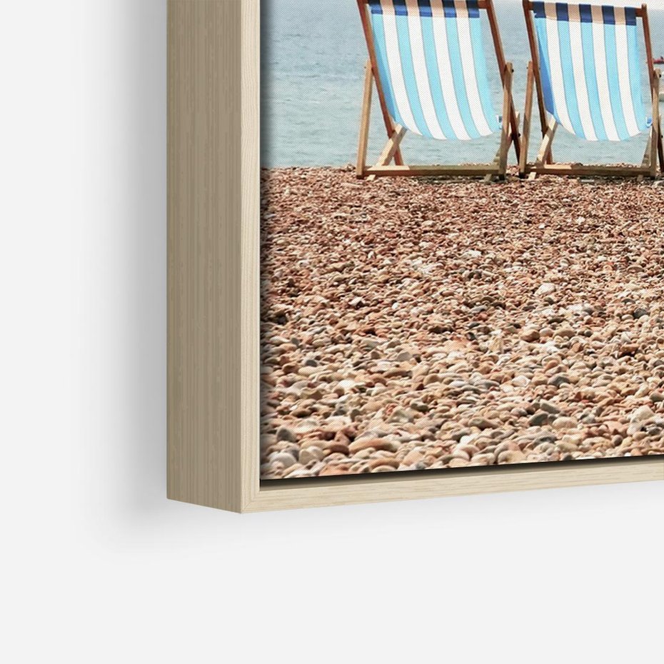 Obraz w ramie 100x70 - Letnia retro bajka - fotografia, pasiaste leżaki - rama drewno