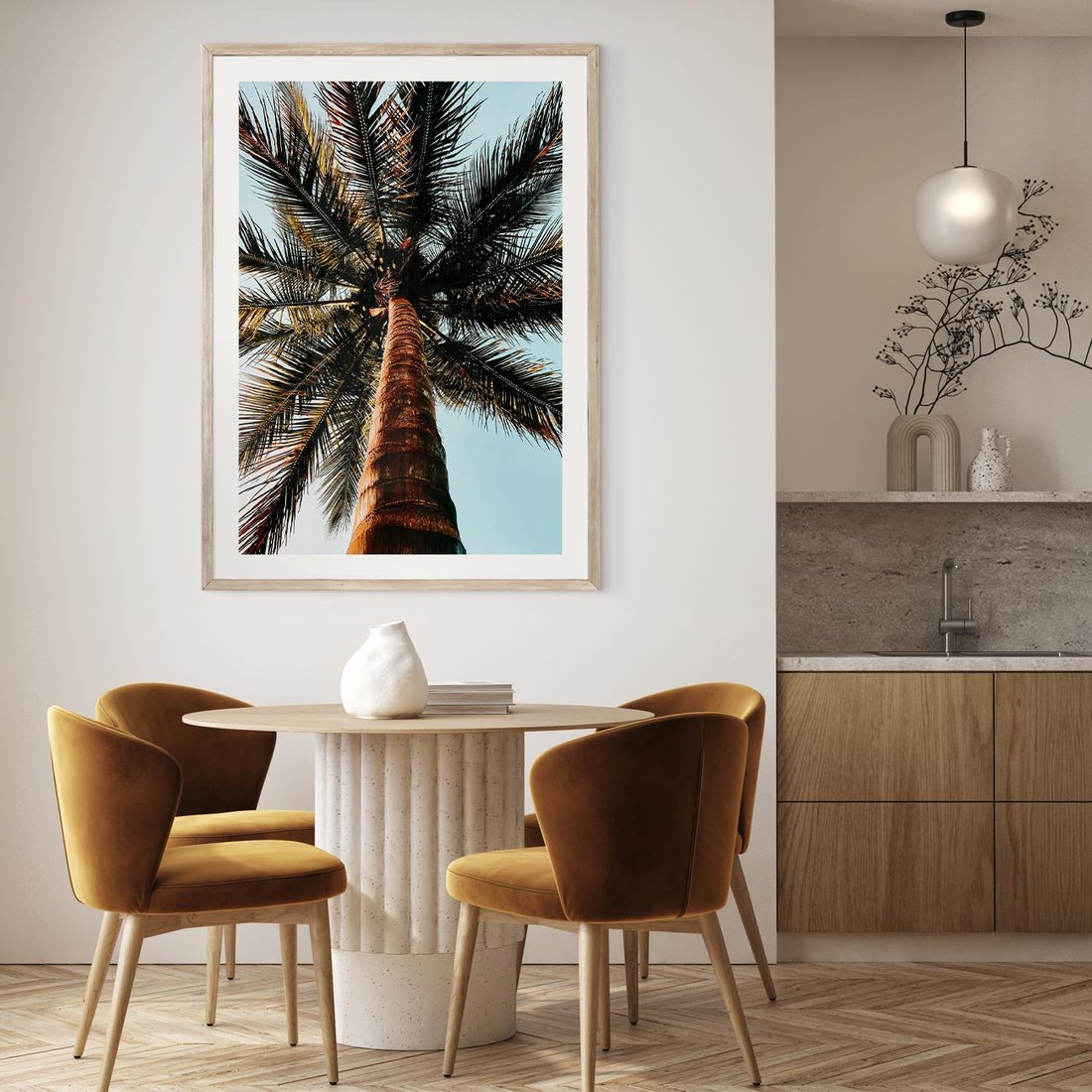 Plakat w ramie 50x70 - Rajskie Inspiracje: Palma na Niebie - palma, na tle nieba - rama drewno