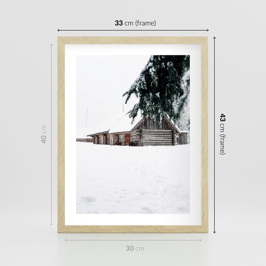 Plakat w ramie 30x40 - Zimowy Azyl - domek w górach, śnieg - rama drewno