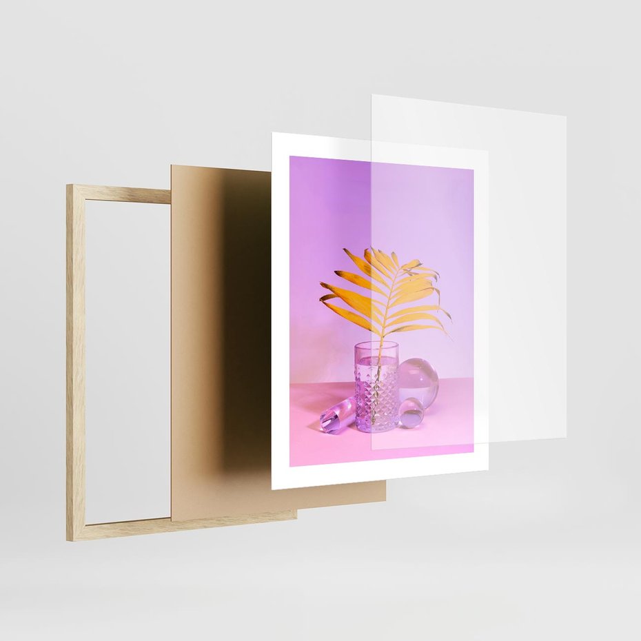 Plakat w ramie 40x50 - Neonowy Liść Palmy na Fotografii - neonowa fotografia, liść palmy w szklance - rama drewno