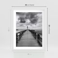 Plakat w ramie 40x50 - Romantyczny pomost z latarnią - pomost, latarnia - rama biała