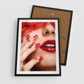Plakat w ramie 50x70 - Piękno manicure: kolory i elegancja - paznokcie, manicure - rama czarna