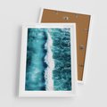 Plakat w ramie 50x70 - Błękitna Siła Oceanu - fale, ocean - rama biała