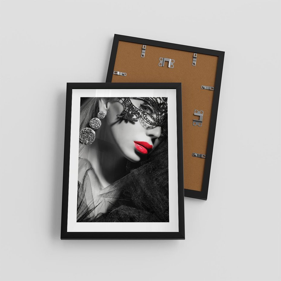 Plakat w ramie 30x40 - Zmysłowe usta damy - kobieta, usta - rama czarna