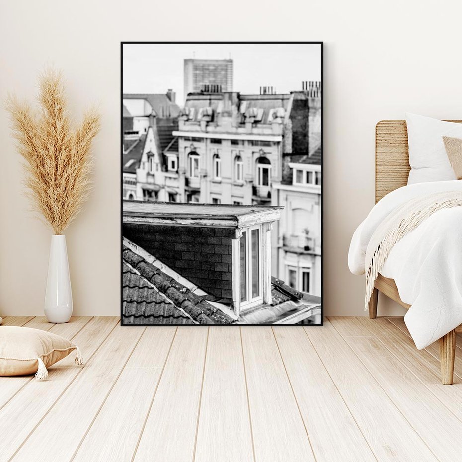 Obraz w ramie 50x70 - Miasto w Retro Odsłonie - fotografia czarno biała, ujęcie na dachy wielkiego miasta - rama czarna