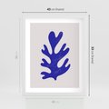 Plakat w ramie 40x50 - Przenikająca Struktura - boho plakat, niebieski liść w intensywnym kolorze - rama biała