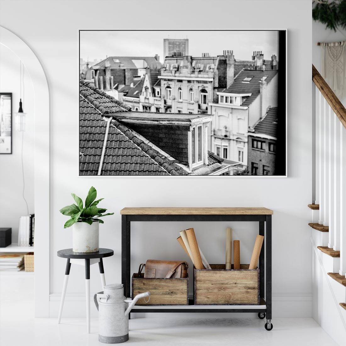 Obraz w ramie 70x50 - Miasto w Retro Odsłonie - fotografia czarno biała, ujęcie na dachy wielkiego miasta - rama biała