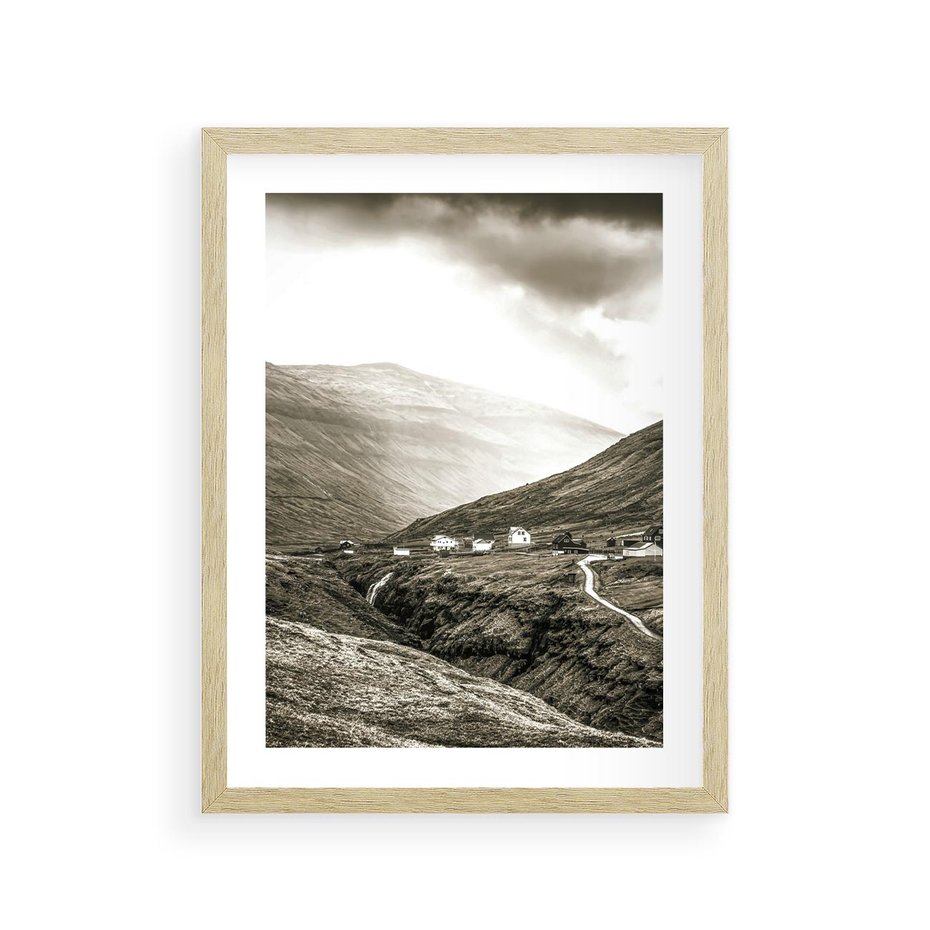 Plakat w ramie 30x40 - Domki w Górach - czarno biała fotografia, górski pejzaż - rama drewno
