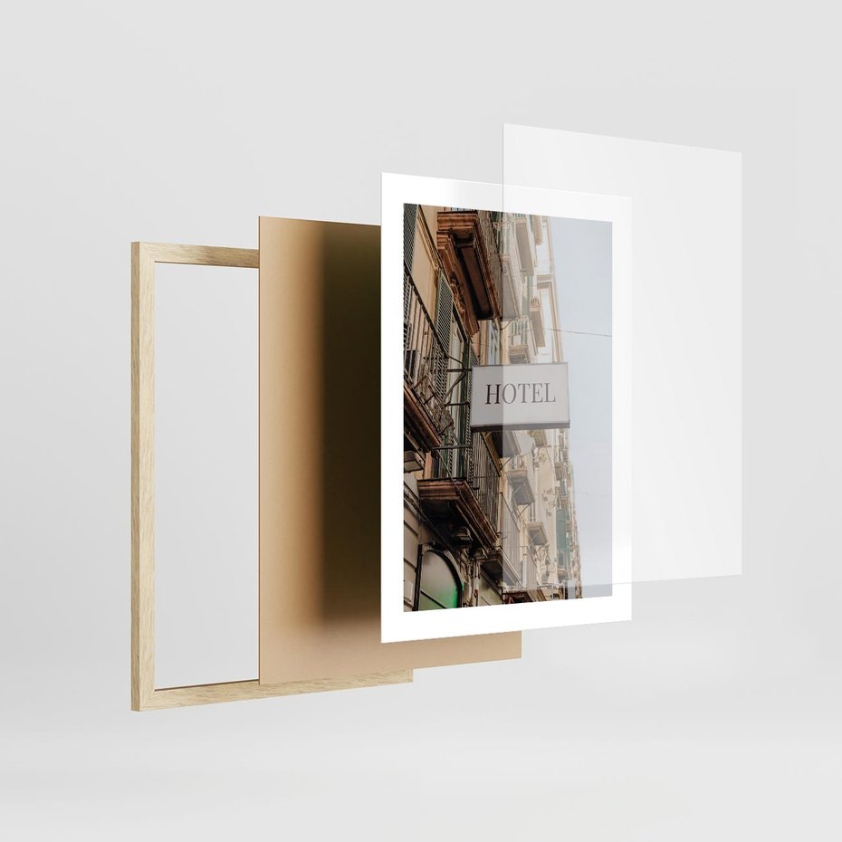 Plakat w ramie 30x40 - Magiczne Spacery - hotel, uliczka - rama drewno