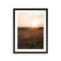 Plakat w ramie 30x40 - Łąka we Wschodzącym Słońcu: Magia Poranka - łąka, krajobraz - rama czarna