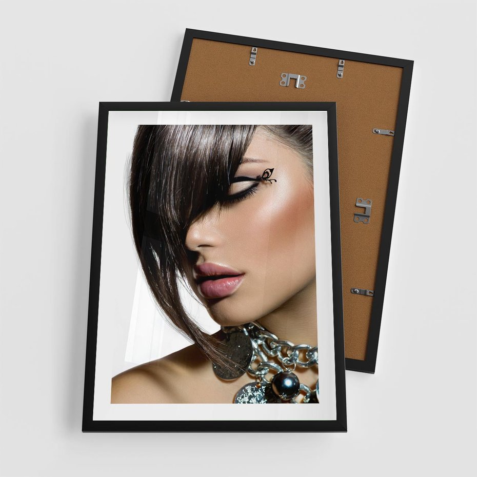 Plakat w ramie 50x70 - Kobieca Fryzura w Ruchu - fryzura, kobieta - rama czarna