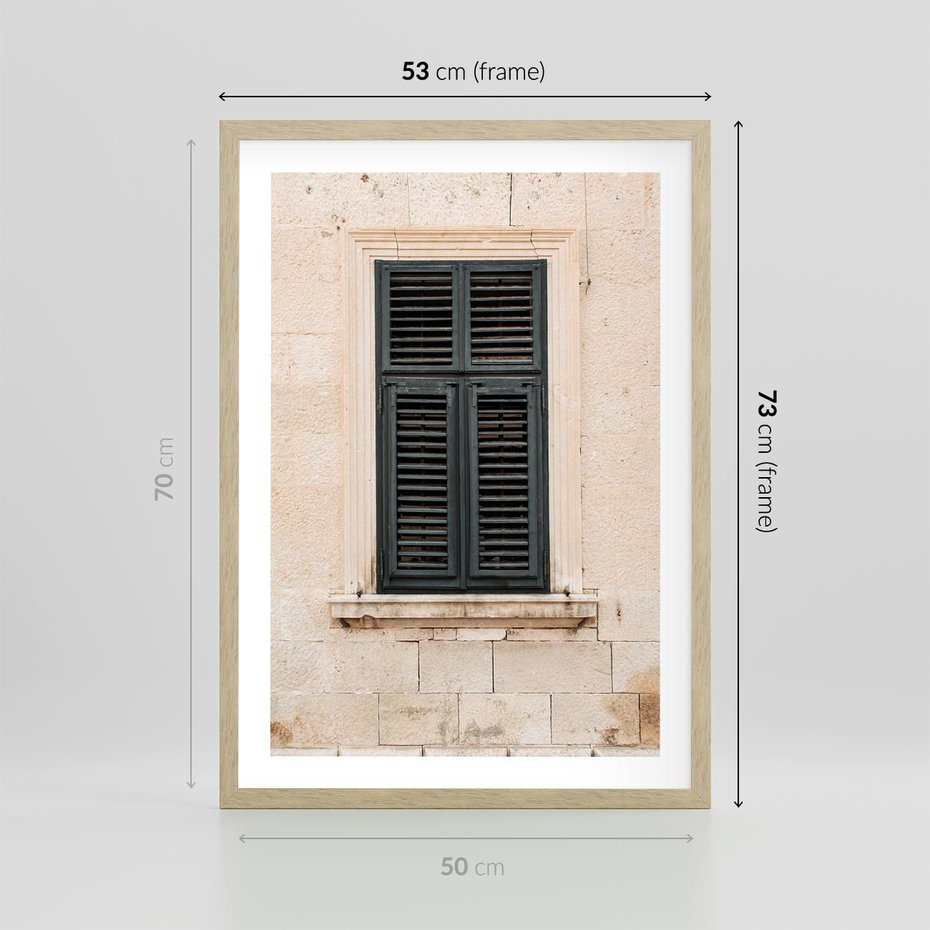 Plakat w ramie 50x70 - Urok Starego Okna z Zielonymi Okiennicami - stare okno, kamienica - rama drewno
