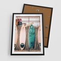 Plakat w ramie 50x70 - Deski Surfingowe w Pionie - deski surfingowe, ustawione pionowo - rama czarna