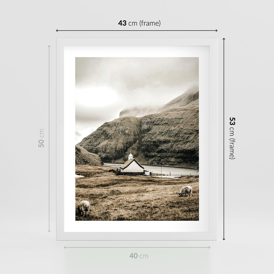 Plakat w ramie 40x50 - Kościół na Wzgórzu: Sepia Nostalgii - kościół w górach, na wzgórzu - rama biała