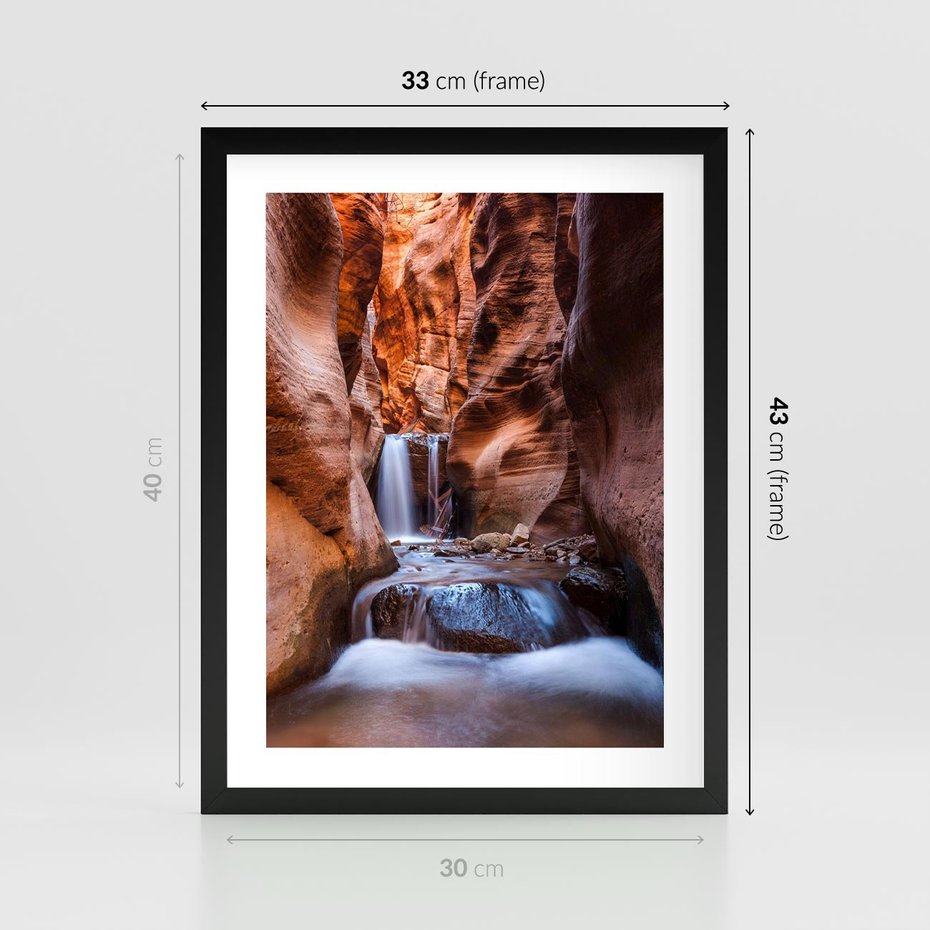 Plakat w ramie 30x40 - Tajemniczy świat jaskini i wodospadu - jaskinia, wodospad - rama czarna
