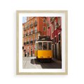Plakat w ramie 40x50 - Urok tramwaju w Lizbonie - Lizbona, tramwaj - rama drewno