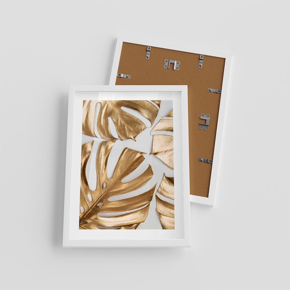 Plakat w ramie 30x40 - Złote Akcenty w Fotografii - złotel liście monstery, na białym tle - rama biała