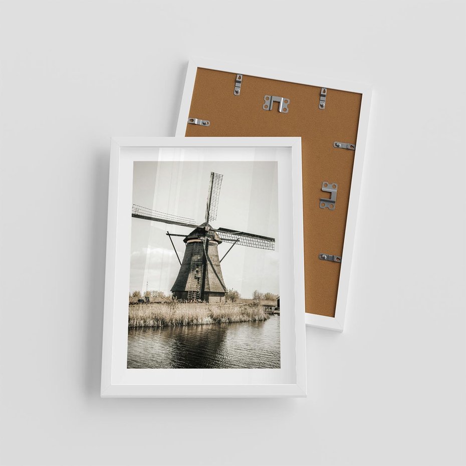 Plakat w ramie 30x40 - Holenderski Wiatrak w Sepii - holenderski wiatrak, młyn - rama biała