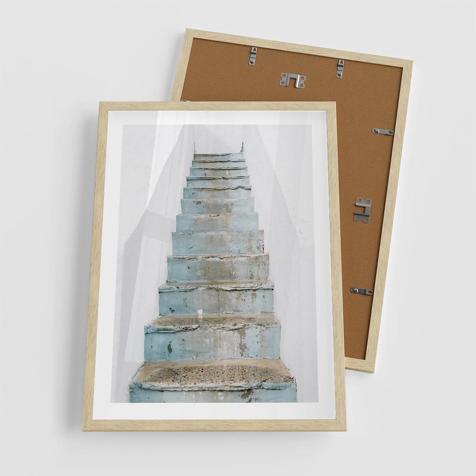 Plakat w ramie 50x70 - Niebieskie Schody Santorini - stare kamienne schody, niebieskie schody - rama drewno
