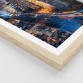 Plakat w ramie 40x50 - Miasto nocą z wieżowcami w tle - miasto, nocą - rama drewno