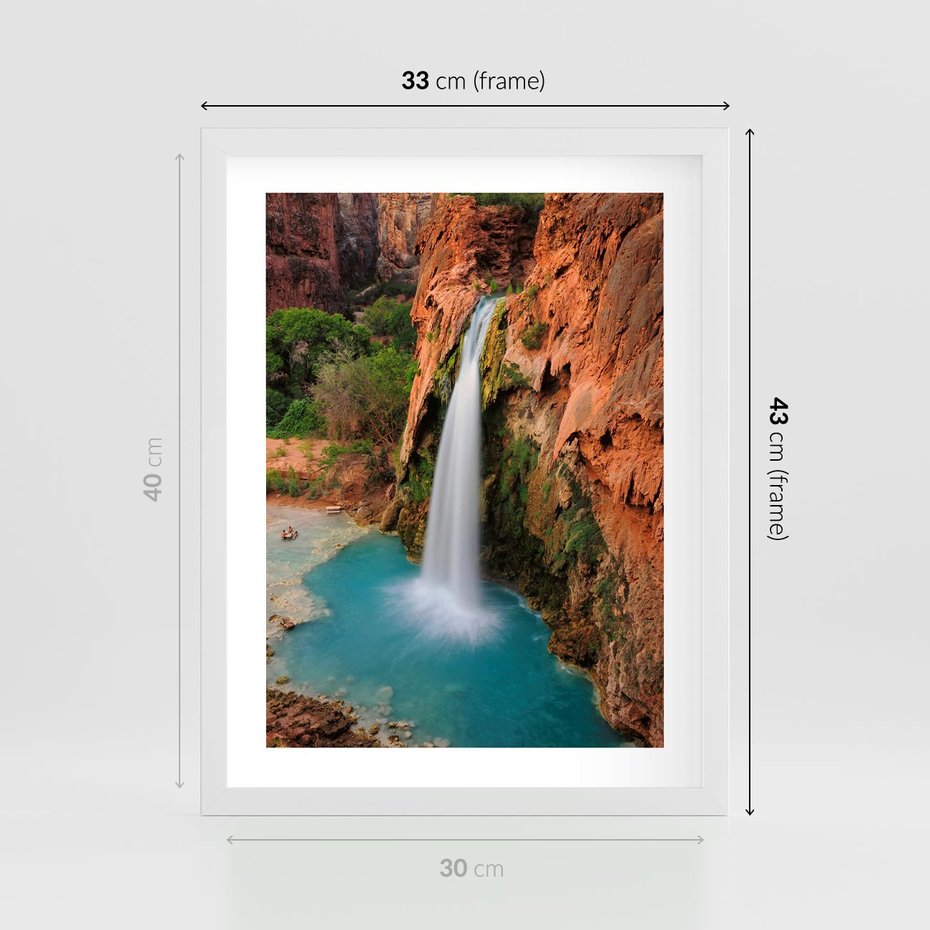 Plakat w ramie 30x40 - Wodospad wśród majestatycznych gór - wodospad, górski - rama biała