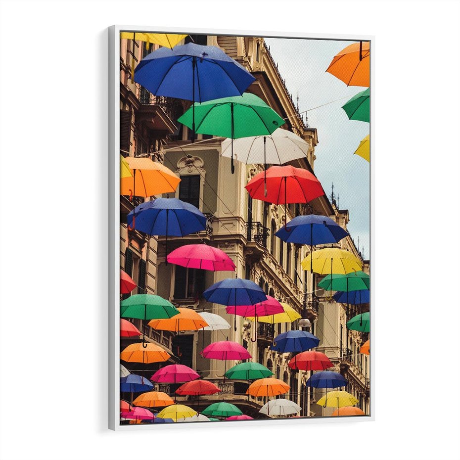 Obraz w ramie 80x120 - Barwna symfonia wyobraźni - fotografia, kolorowe parasolki podwieszone nad ulicą - rama biała