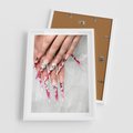 Plakat w ramie 50x70 - Paznokcie jak dzieło sztuki - paznokcie, manicure - rama biała