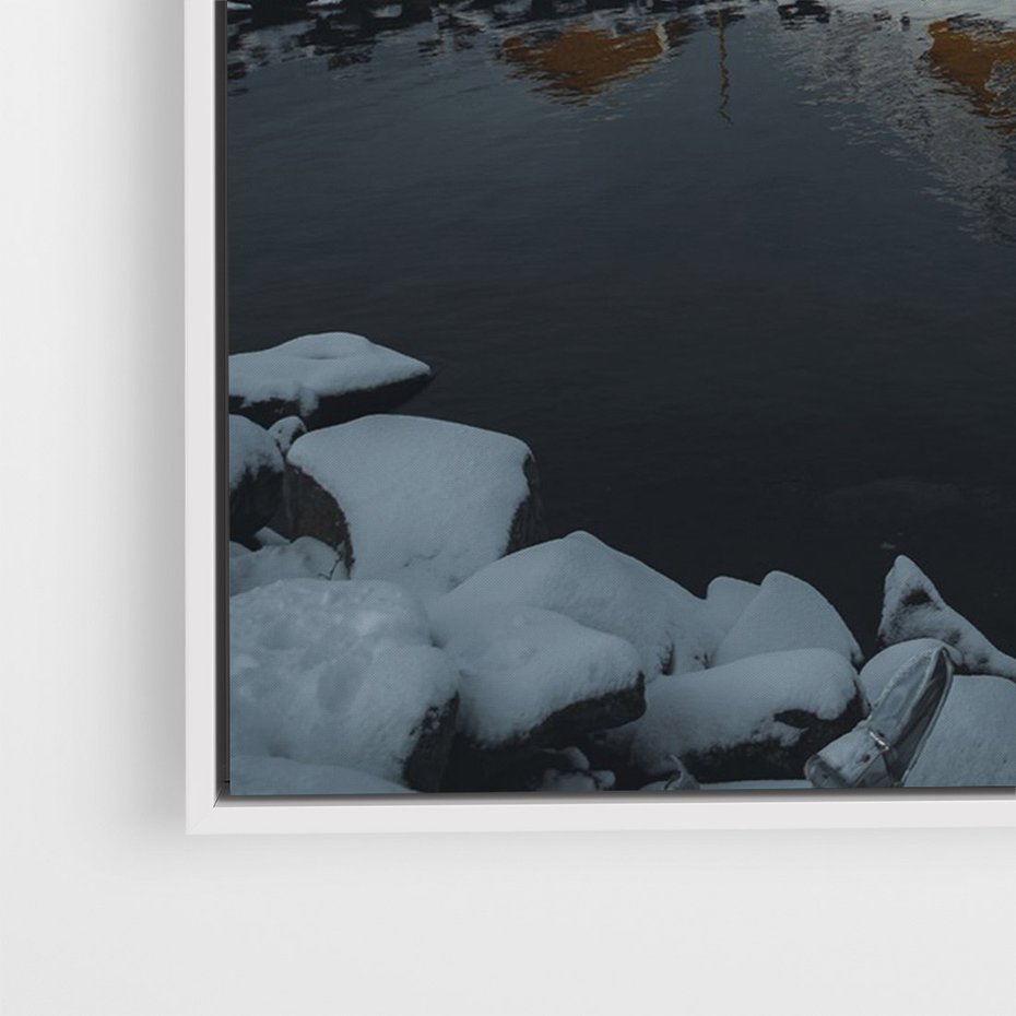 Obraz w ramie 70x100 - Minimalizm i Urok Natury - skandynawskie, domki - rama biała