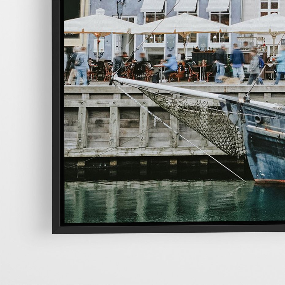 Obraz w ramie 70x100 - Miejska Dynamika - Dania, Kopehaga - rama czarna