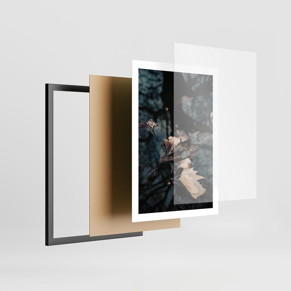 Plakat w ramie 50x70 - Jesienne Liście w Kałużach: Odbicie Natury - jesienne liście wkałuży, fotografia - rama czarna