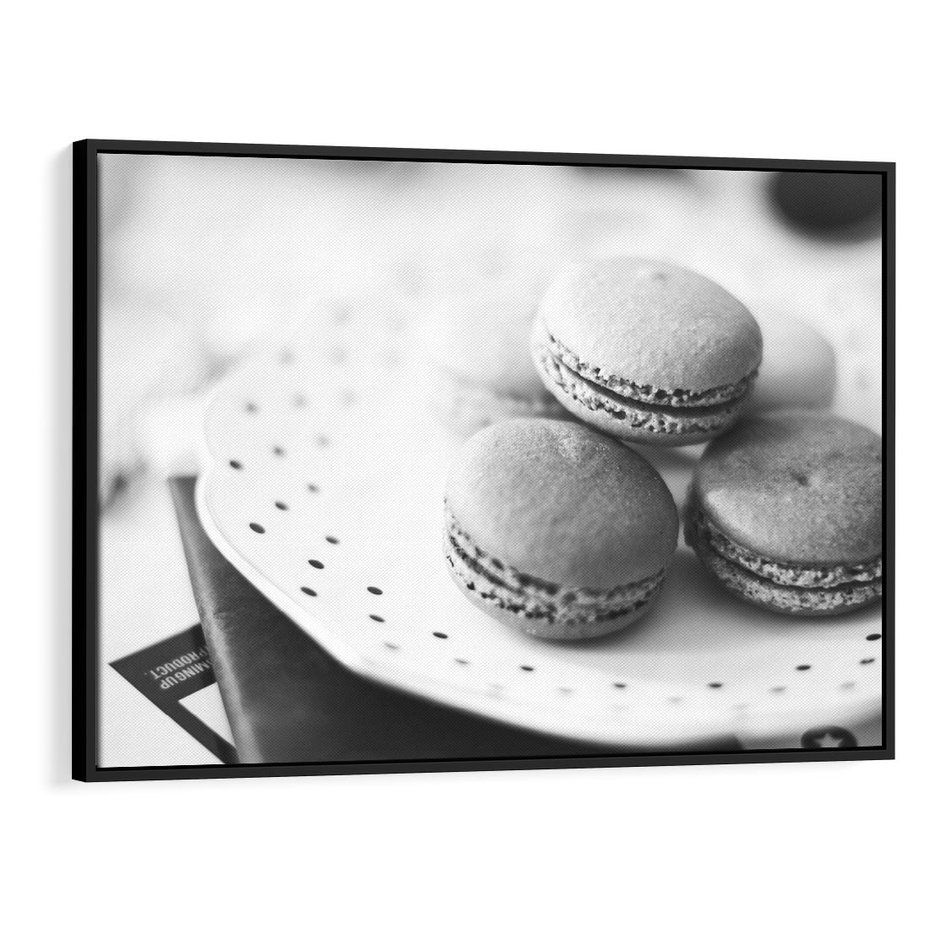 Obraz w ramie 70x50 - Makaroniki w Szarości - czarno biała fotografia, plakat - rama czarna