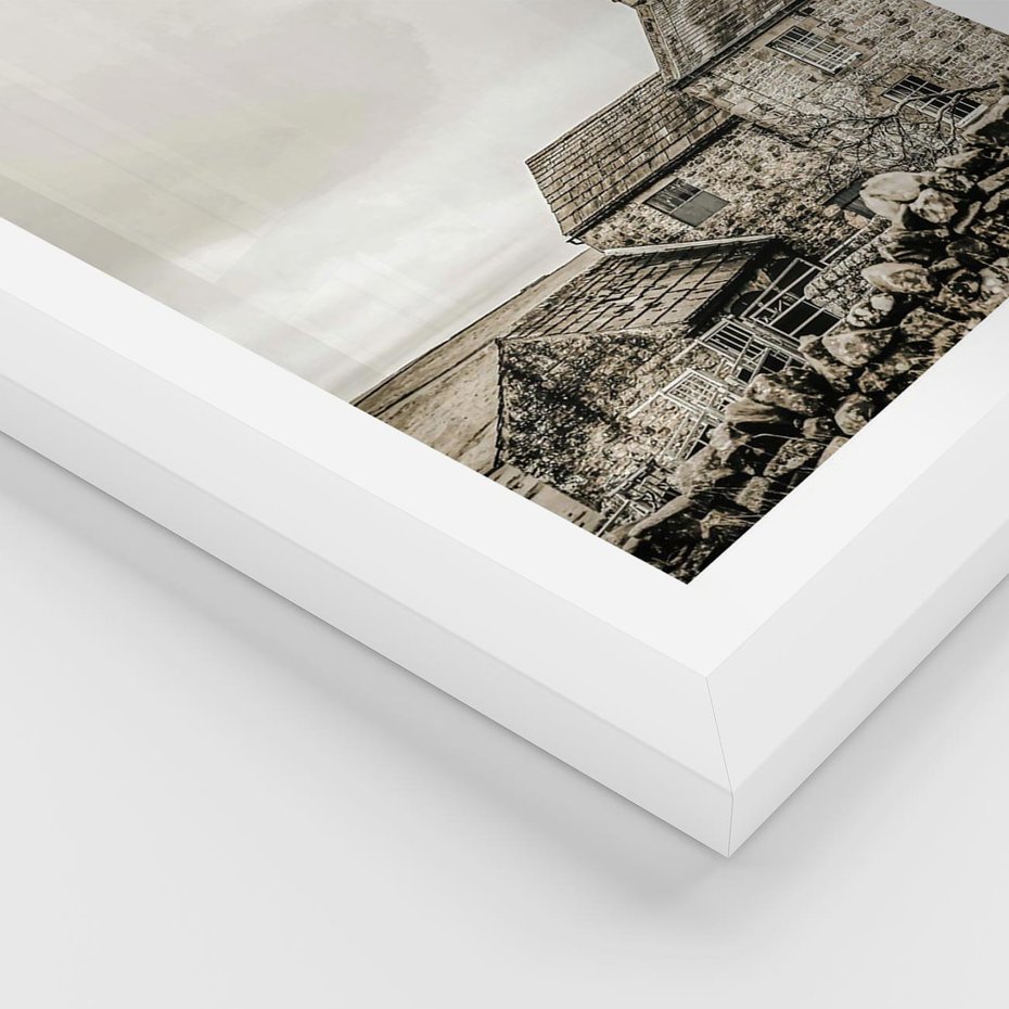 Plakat w ramie 50x70 - Kamienny Dom w Odcieniach Sepii - stary kamienny dom, odcienie sepii - rama biała