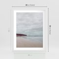 Plakat w ramie 40x50 - Mglista Plaża - plaża, mglisty krajobraz - rama biała