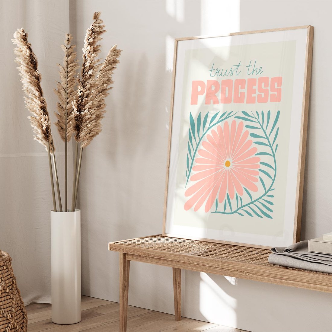 Plakat w ramie 50x70 - Symfonia Światła - typografia, pastelowa stokrotka - rama drewno