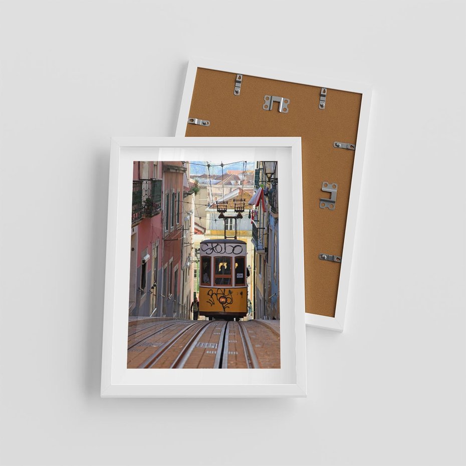 Plakat w ramie 30x40 - Lizbońskie tramwaje - podróż w czasie - Lizbona, tramwaj - rama biała