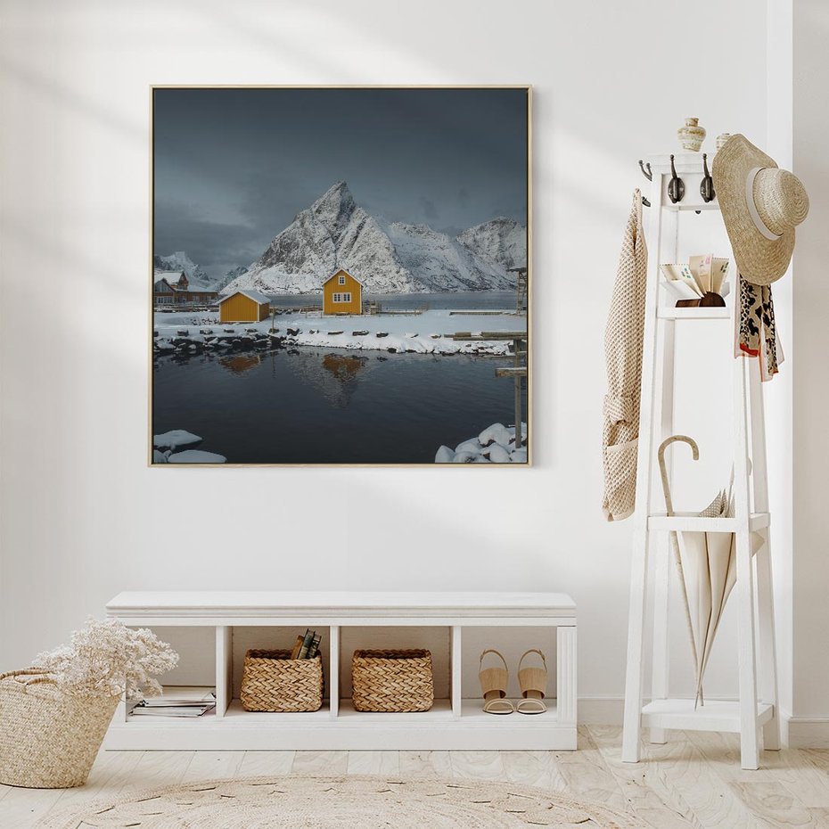 Obraz w ramie 80x80 - Minimalizm i Urok Natury - skandynawskie, domki - rama drewno