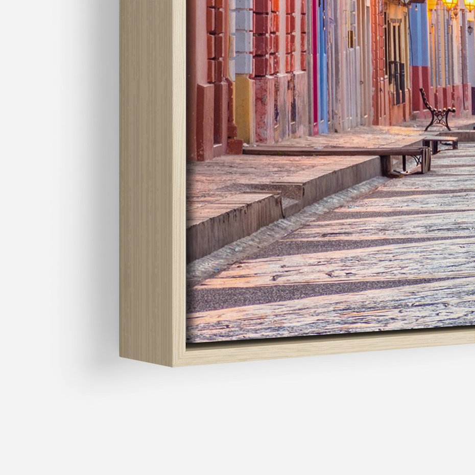Obraz w ramie 80x120 - W stronę marzycielskich horyzontów - włoska uliczka, wieczór - rama drewno