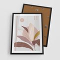 Plakat w ramie 50x70 - Pastelowa Uroda Natury: Kwiat z Złotymi Akcentami - pastelowa grafika, kwiat - rama czarna