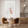 Plakat bez ramy 21x30 - Kobieca Dłoń i Różowe Wino - kieliszek różowego wina, kobieca dłoń
